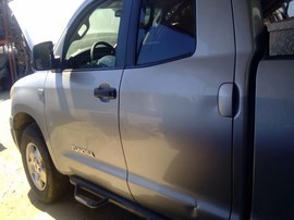 2010 TOYOTA TUNDRA, SILVER, EXTD CAB, 4.6L, AT, 2WD,   Z26415